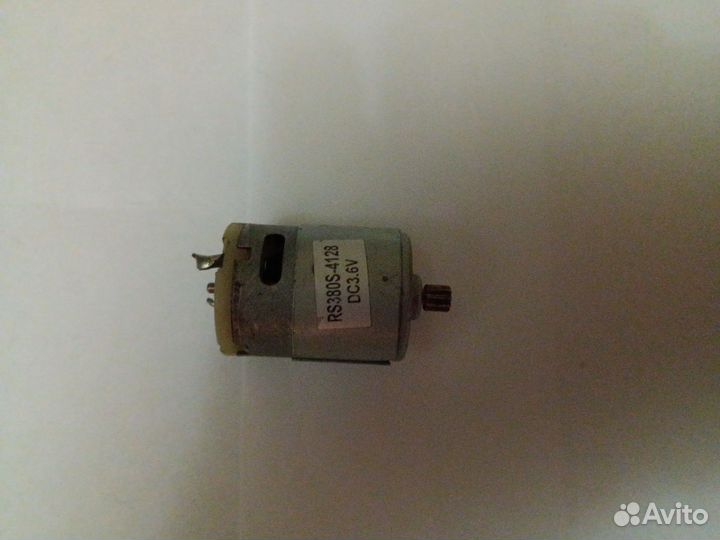 Моторчик (электродвигатель)