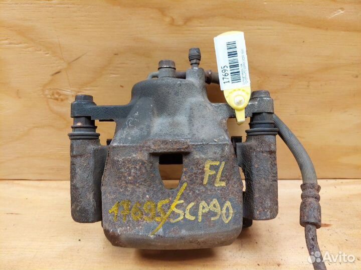 Суппорт передний левый Toyota Vitz SCP90 2szfe