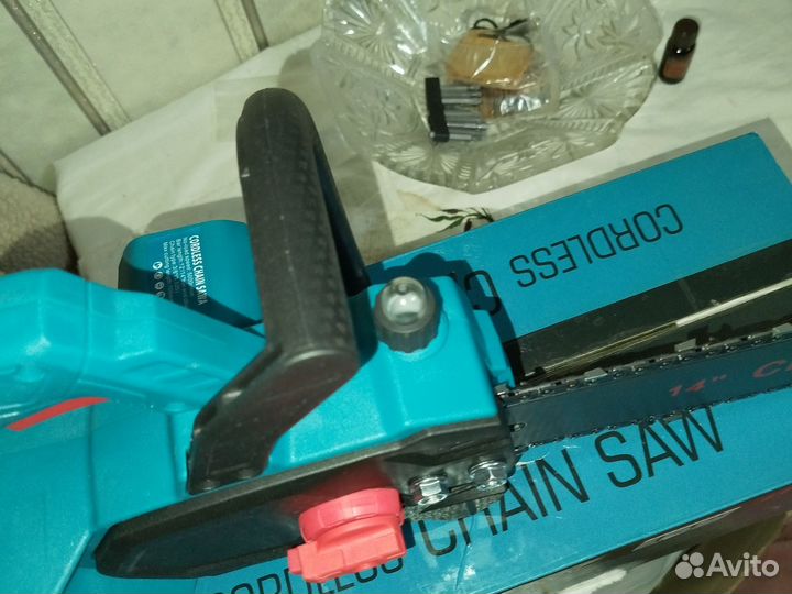 Пила цепная аккумуляторная, большая, 2 акб-14