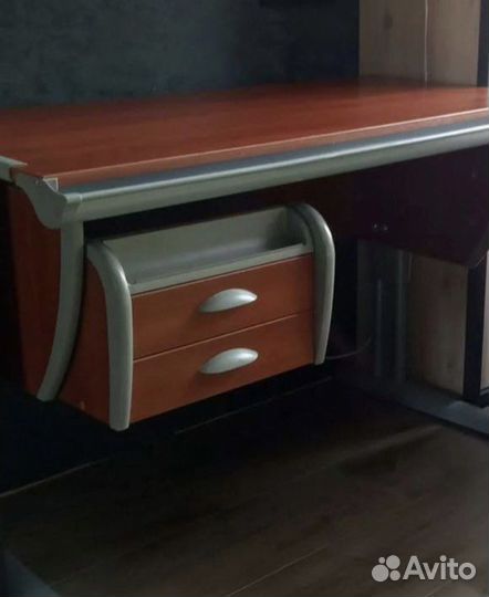 Письменный стол