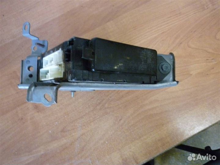 Блок предохранителей Toyota Land Cruiser (100) 19