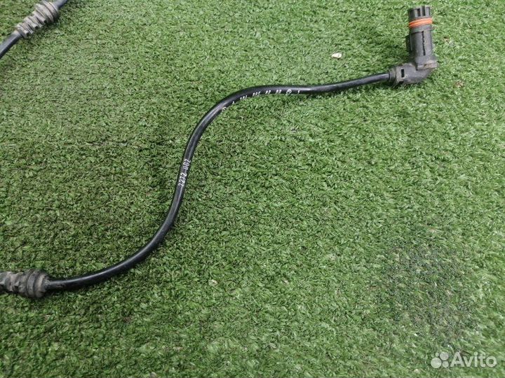 Датчик abs передний левый Mercedes Glk