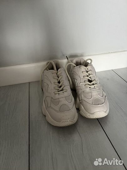 Кроссовки женские