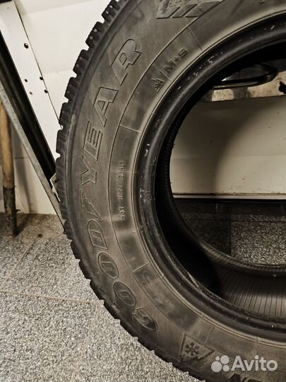 Goodyear UltraGrip 500 245/70 R16 106