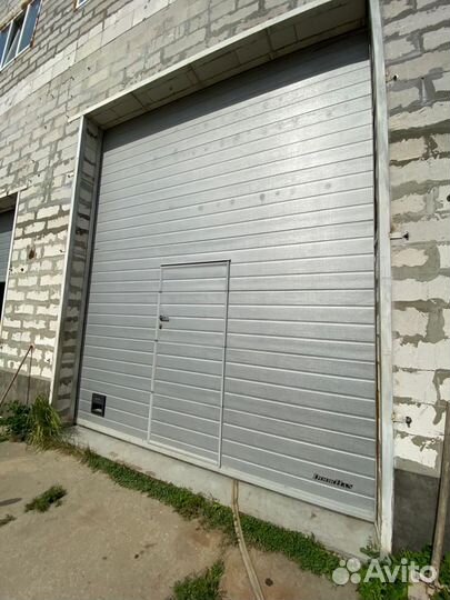 Ворота промышленные секционные из сэндвич панелей