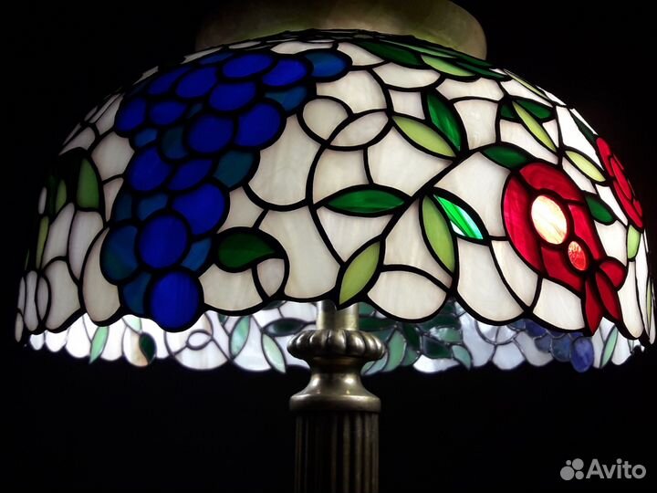 Светильники, плафоны из цветного стекла