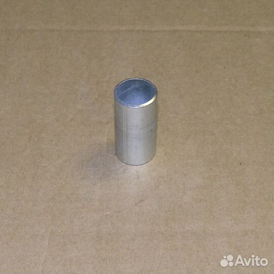 Втулка распорная подушки раздаточной коробки д.19*