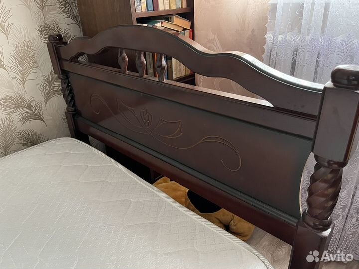 Кровать с матрасом