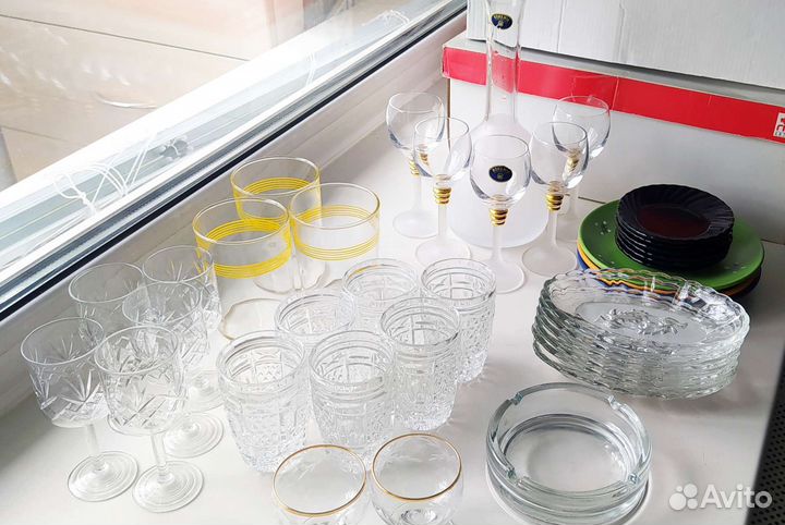 Стаканы, рюмки, блюдца, селедочницы, пепельница