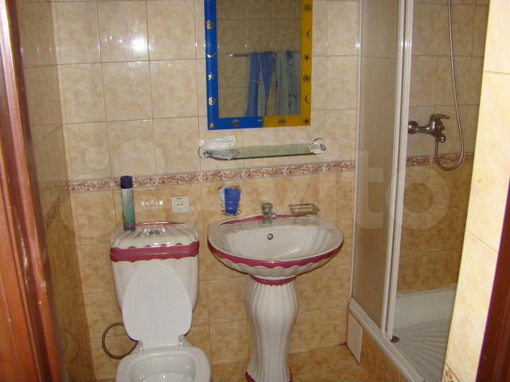 Комната 18 м² в 5-к., 1/4 эт.