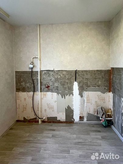 Компактная светлая кухня