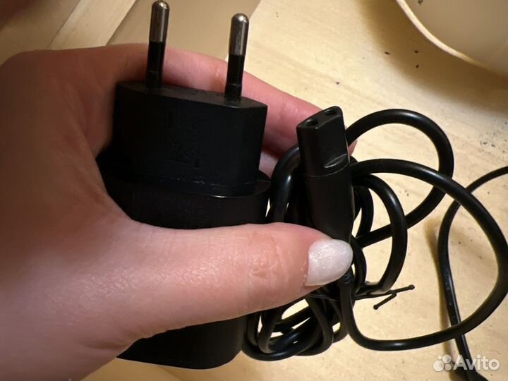 Зарядное устройство; блок питания для бритвы