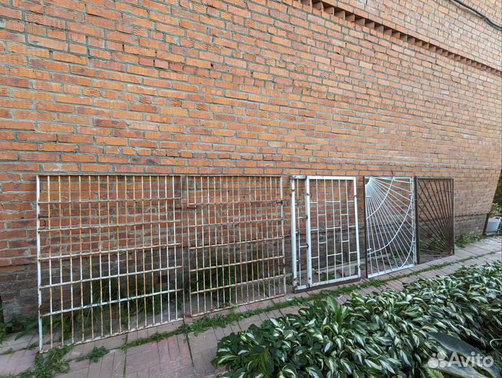 Металлические решетки на окна бу