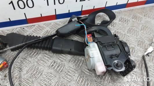 Ремень безопасности с пиропатроном сиденья передне