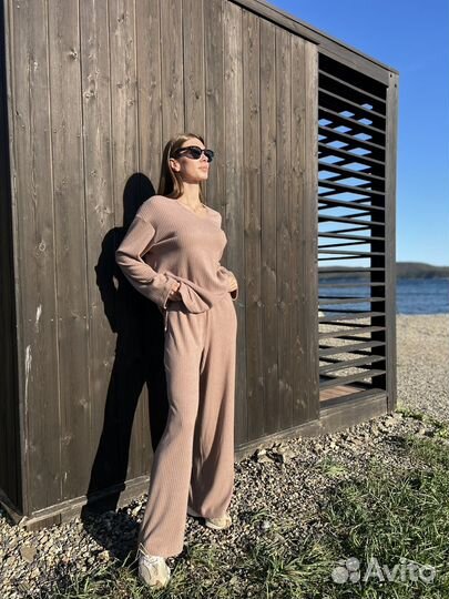 Трикотажный костюм женский брючный