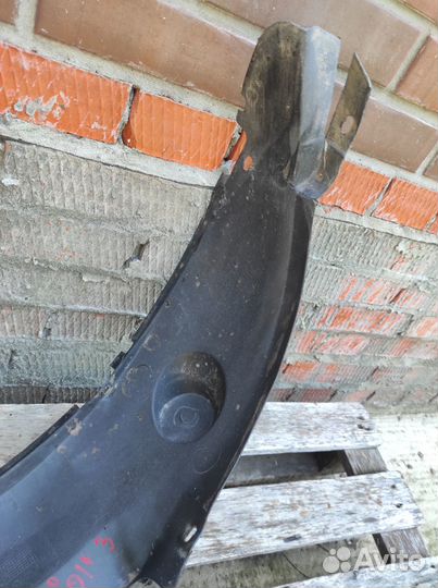 Подкрылок передний левый дефект Volkswagen Golf 3