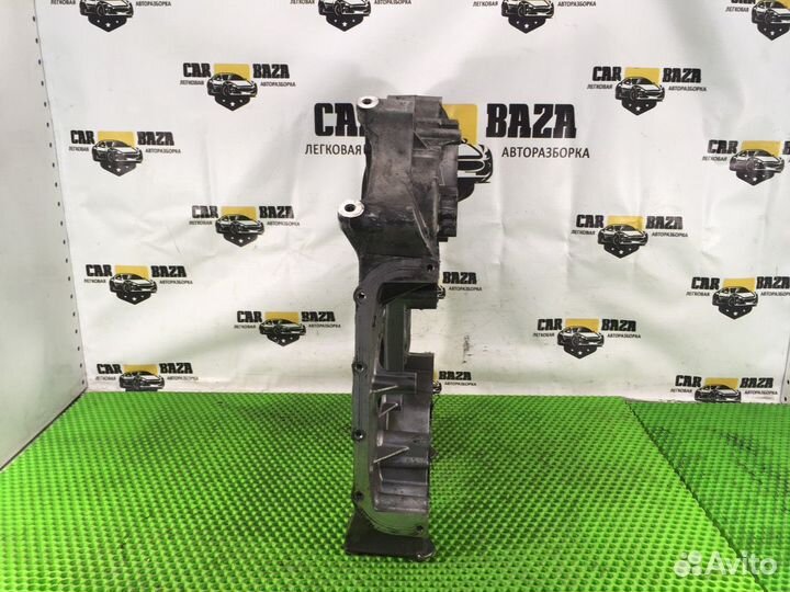 Крышка двигателя передняя