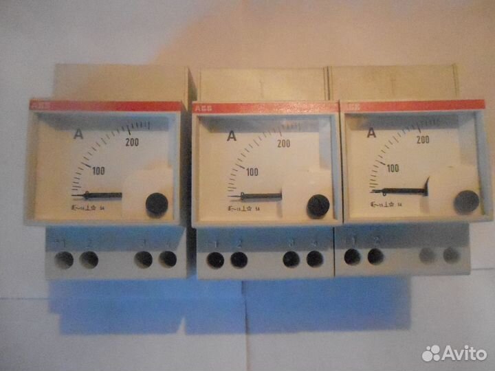 Амперметр ABB AMT 1/A1 модульный. Вольтметр М42300