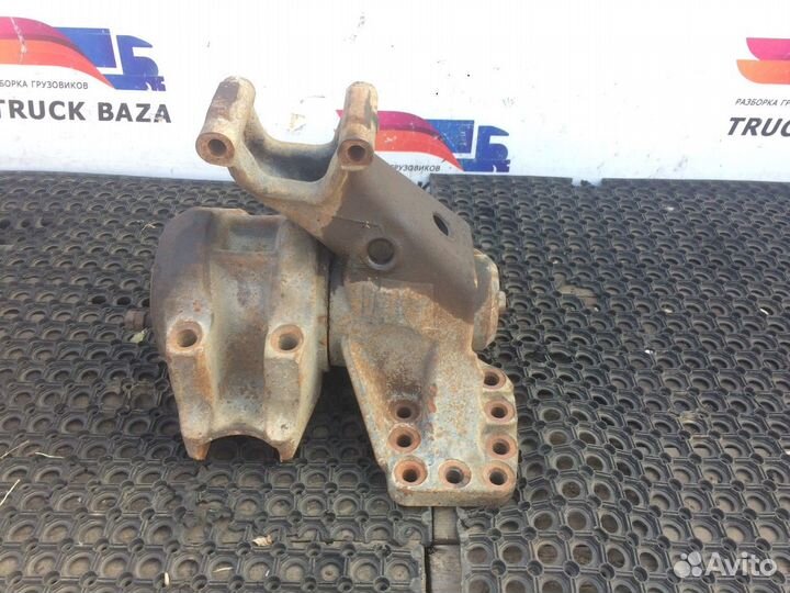 Кронштейн балансира левый Iveco Eurotrakker