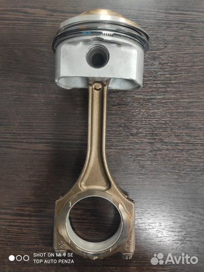 Поршень с шатуном Volkswagen Touareg NF cgna 4.2