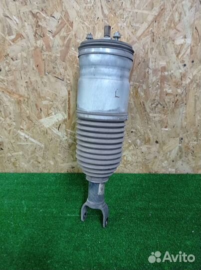 Dodge RAM 1500 пневматический амортизатор левый