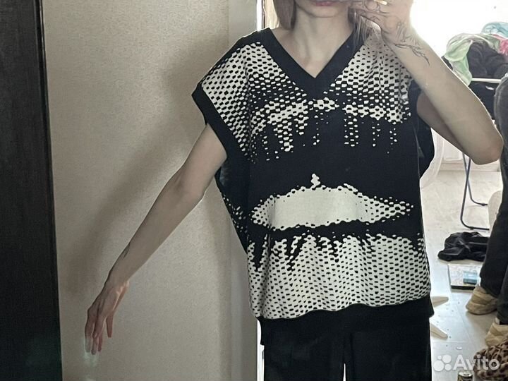 Жилетка вязаная