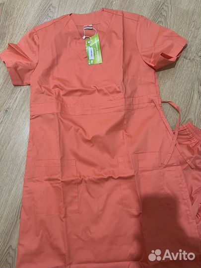 Медицинский халат и брюки (костюм) 44