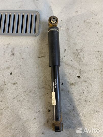 Амортизатор задний Renault Fluence I (2009–2013)