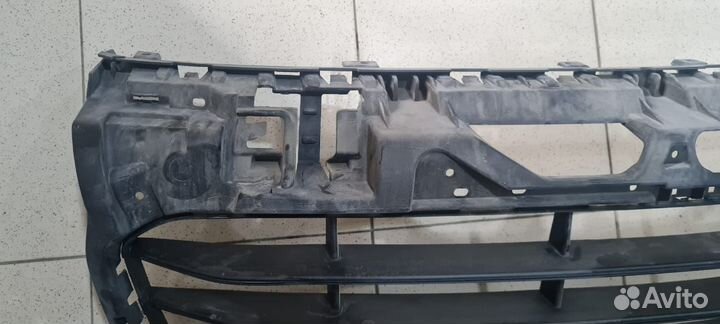 Porsche cayenne 2010 Решетка бампера центральная