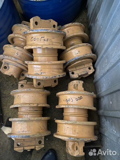 Каток опорный бульдозера SD16 SD23 SD32 komatsu