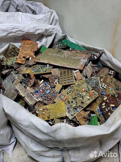 Приём плат и радиодеталей