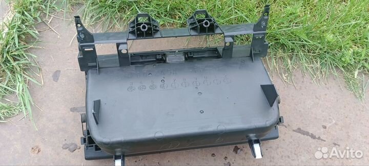 Бардачок на mazda 6 gg