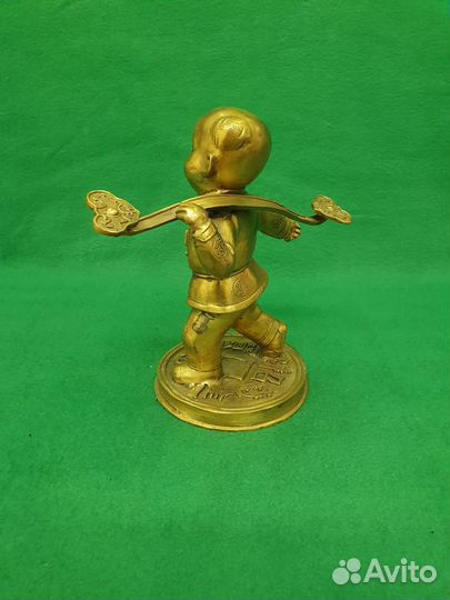 Бронзовая статуэтка. Ребенок Карако. Фен-шуй