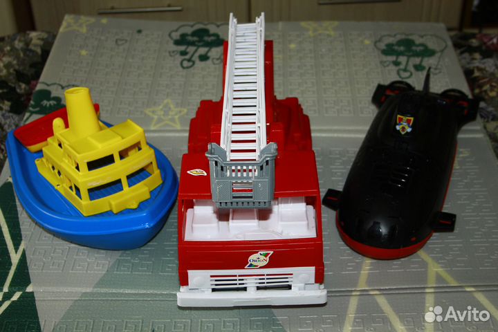 Подводная лодка, катер, пожарная машина