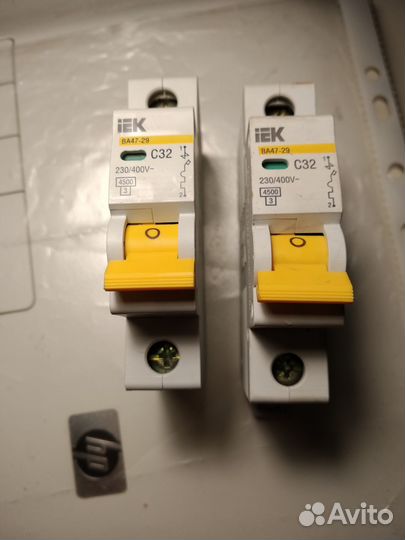 2 автоматических выключателя 32А