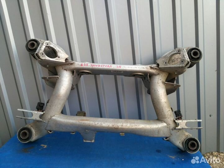 Подрамник задний балка задняя BMW E39 универсал 19