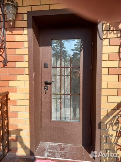Дверь входная для частного дома