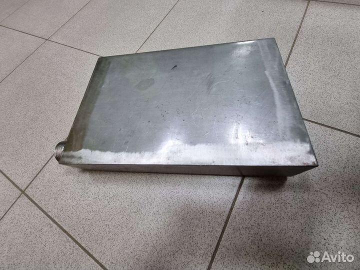 Канистра из нержавеющей стали, ориентировочно на 2