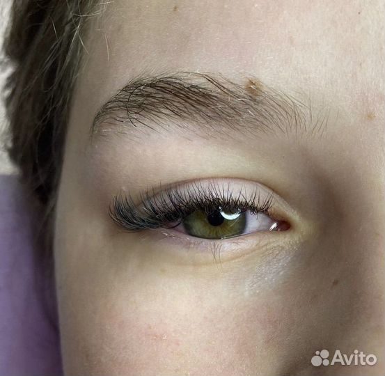 Наращивание ресниц, оформление бровей