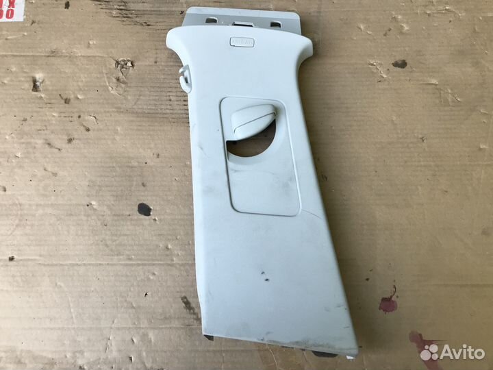 Обшивка средней стойки Volkswagen Tiguan 11-17