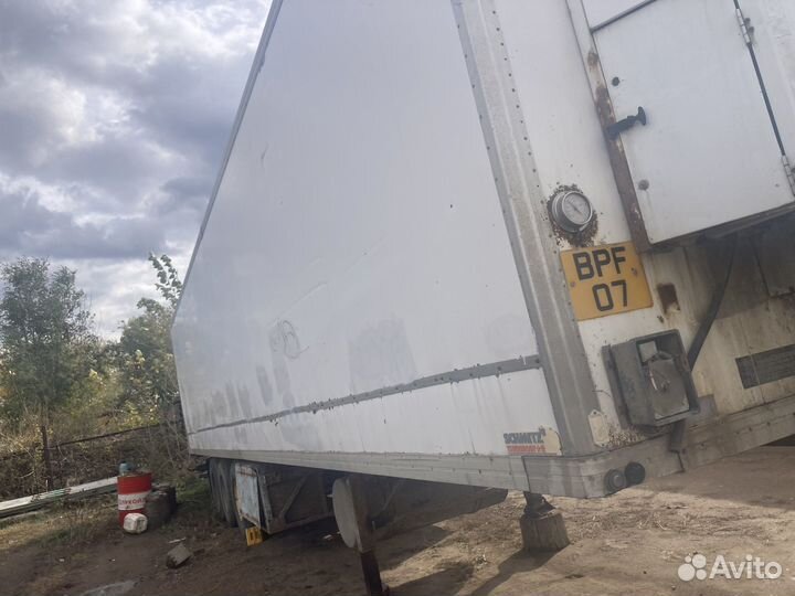 Будка с рефрижератором