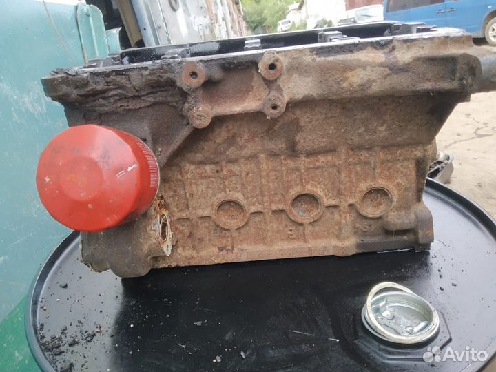 Блок цилиндров двигателя 11194