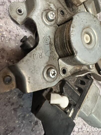 Стеклоподъёмник передний правый Nissan Juke HR16