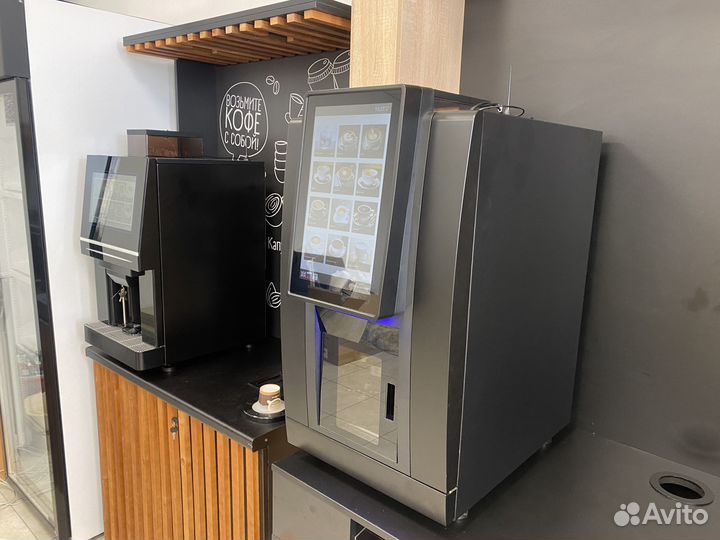 Профессиональная кофемашина для кофейни