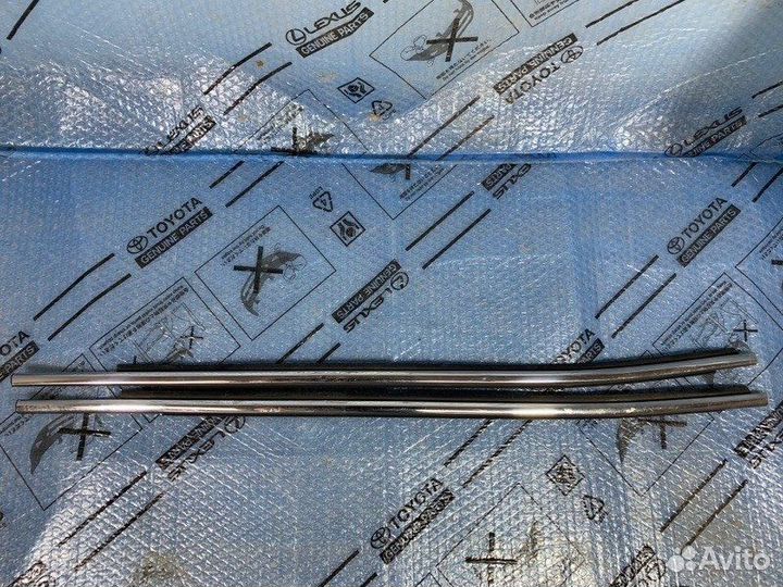 Молдинг стекла Toyota Fortuner