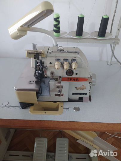 Швейная машинка оверлок трехниточный