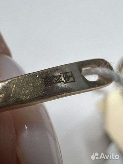 Золотые серьги с бриллиантами и изумрудами