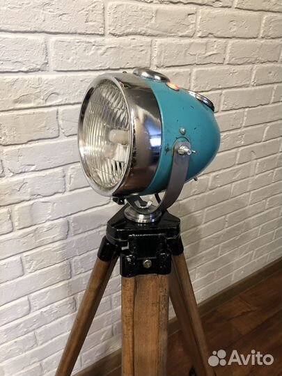 Торшер на треноге в стиле loft из фары мотоцикла