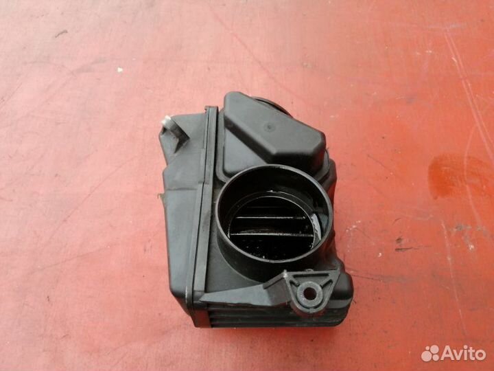 Резонатор воздушного фильтра Mercedes-Benz E-Class