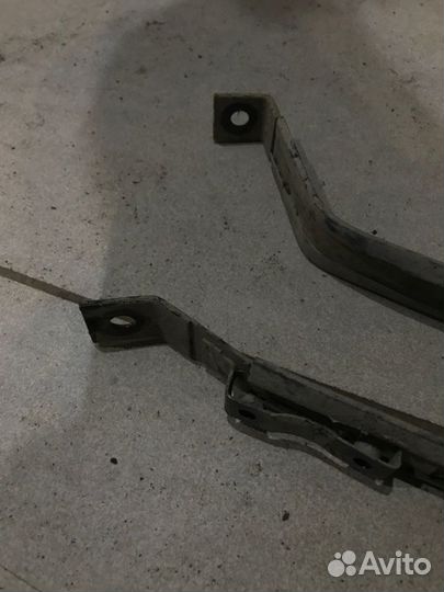 Крепление топливного бака Toyota Corolla